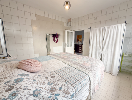 3 1 Flat For Sale Very Large With Double Garden On Kumbağ Market Street 
