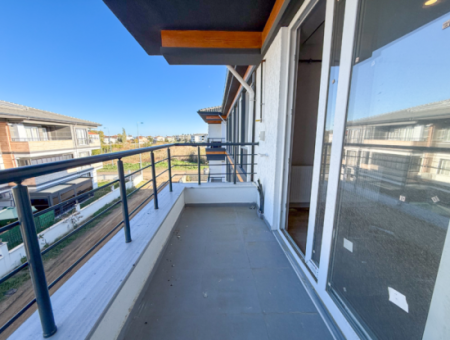 Luxury 1 1 Flat For Rent Close To The Sea In A Complex With Kumbağ Pool