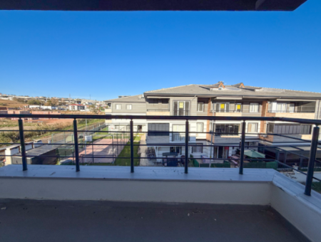 Luxury 1 1 Flat For Rent Close To The Sea In A Complex With Kumbağ Pool