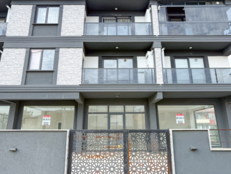 Large And Warehouse Shop For Rent On Kumbağ Busy Main Street