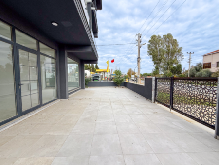 Large And Warehouse Shop For Rent On Kumbağ Busy Main Street