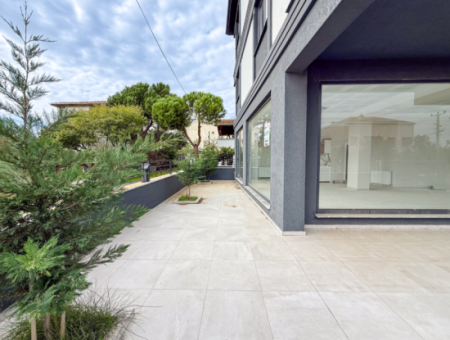 Large And Warehouse Shop For Rent On Kumbağ Busy Main Street