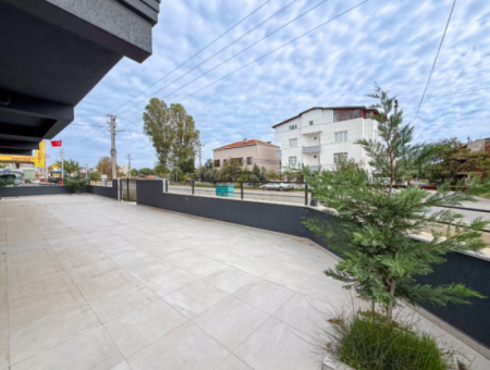 Large And Warehouse Shop For Rent On Kumbağ Busy Main Street