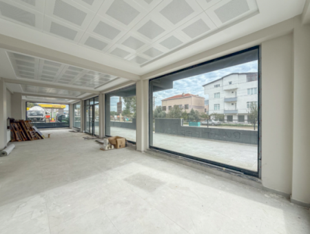 Large And Warehouse Shop For Rent On Kumbağ Busy Main Street