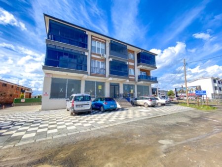 135 M2 Large Shop For Rent On Kumbağ Busy Main Street