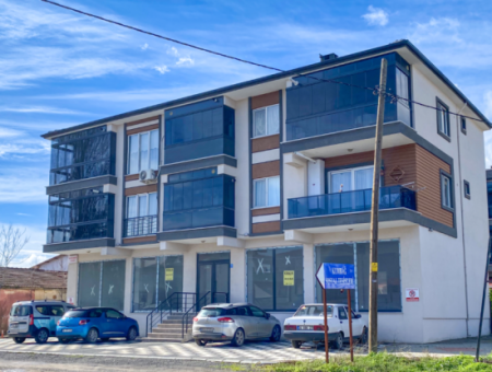 135 M2 Large Shop For Rent On Kumbağ Busy Main Street