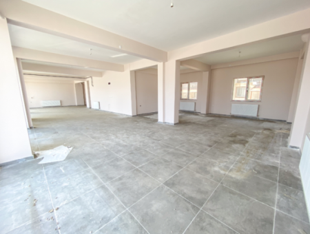 135 M2 Large Shop For Rent On Kumbağ Busy Main Street