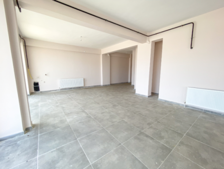 135 M2 Large Shop For Rent On Kumbağ Busy Main Street