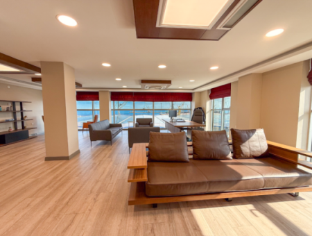 100.Year Sub-Road Street Sea View Complete Rental Plaza