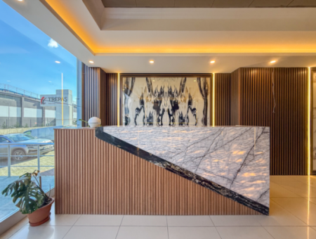 100.Year Sub-Road Street Sea View Complete Rental Plaza