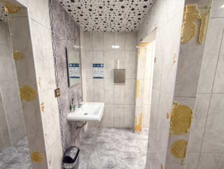 100.Year Sub-Road Street Sea View Complete Rental Plaza