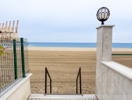 2 1 Flat For Sale In A Seafront Site In Kumbağ