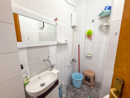 2 1 Flat For Sale In A Residential Building In The Center Of Kumbağ