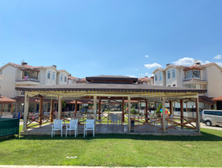 Triplex Villa For Sale In A Site With A 50 Mt Pool To Kumbağ Sea