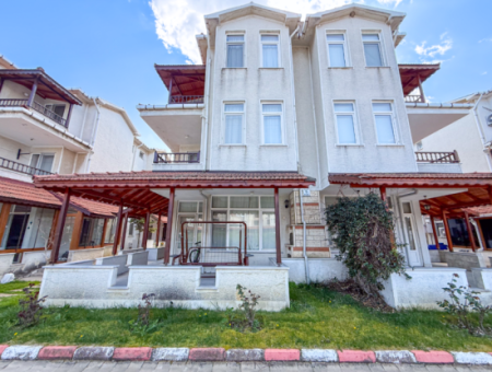 Triplex Villa For Sale In A Site With A 50 Mt Pool To Kumbağ Sea