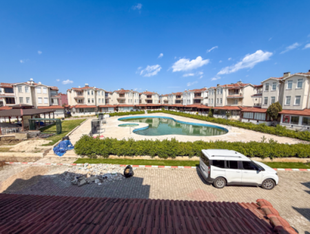 Triplex Villa For Sale In A Site With A 50 Mt Pool To Kumbağ Sea