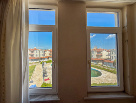 Triplex Villa For Sale In A Site With A 50 Mt Pool To Kumbağ Sea