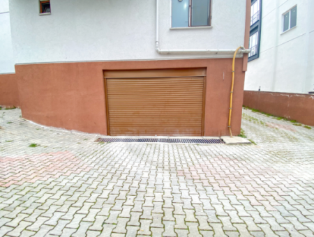 Very Spacious 2 1 Apartment For Rent In A Central Location In Altinova