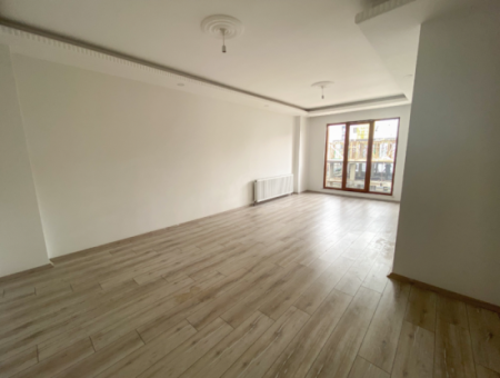 Very Spacious 2 1 Apartment For Rent In A Central Location In Altinova