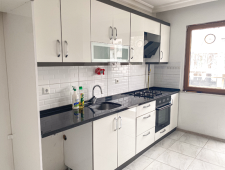 Very Spacious 2 1 Apartment For Rent In A Central Location In Altinova