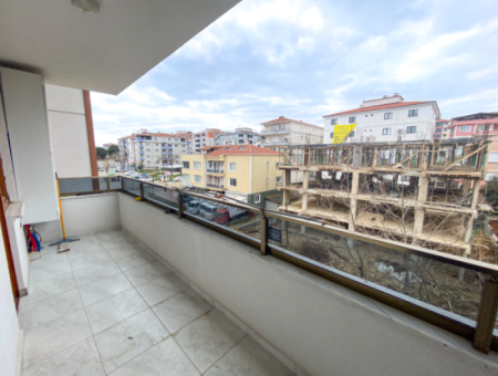 Very Spacious 2 1 Apartment For Rent In A Central Location In Altinova