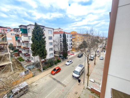 Very Spacious 2 1 Apartment For Rent In A Central Location In Altinova