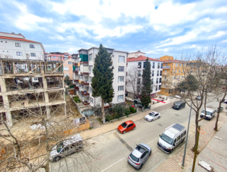 Very Spacious 2 1 Apartment For Rent In A Central Location In Altinova