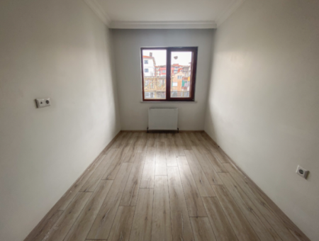 Very Spacious 2 1 Apartment For Rent In A Central Location In Altinova