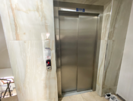 Very Spacious 2 1 Apartment For Rent In A Central Location In Altinova