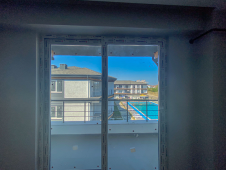 Luxury 2 1 Flat For Rent In A Complex With Pool Close To The Sea In Kumbağ