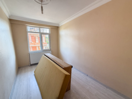 Spacious 2 1 Flat For Rent On The Sea Side Of The Street In Kumbağ