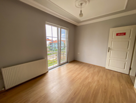 Spacious 2 1 Flat For Rent With Double Balcony In Central Location In Kumbağ