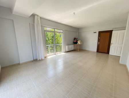 2 1 Middle Floor Flat For Rent With Double Balcony With Separate Kitchen In Kumbağ