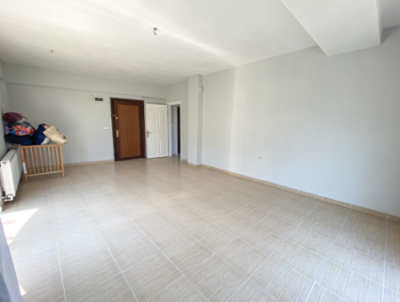 2 1 Middle Floor Flat For Rent With Double Balcony With Separate Kitchen In Kumbağ