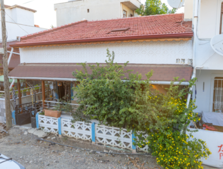 2 1 Detached Houses For Sale On The Sea Side Of The Street In Kumbağ