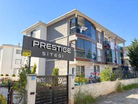 Corner For Sale With Large Garden With Settlement In A Site With Pool 1 1 Flat