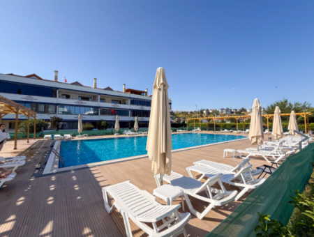 Spacious 2 1 Flat For Sale In A Seafront Pool Site In Kumbağ