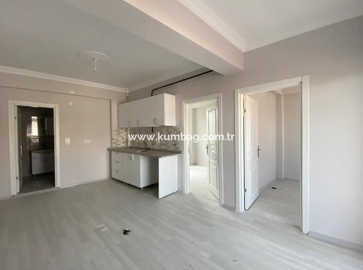 Kumbağ Pazarın Olduğu Konumda Satılık 2+1 Daire