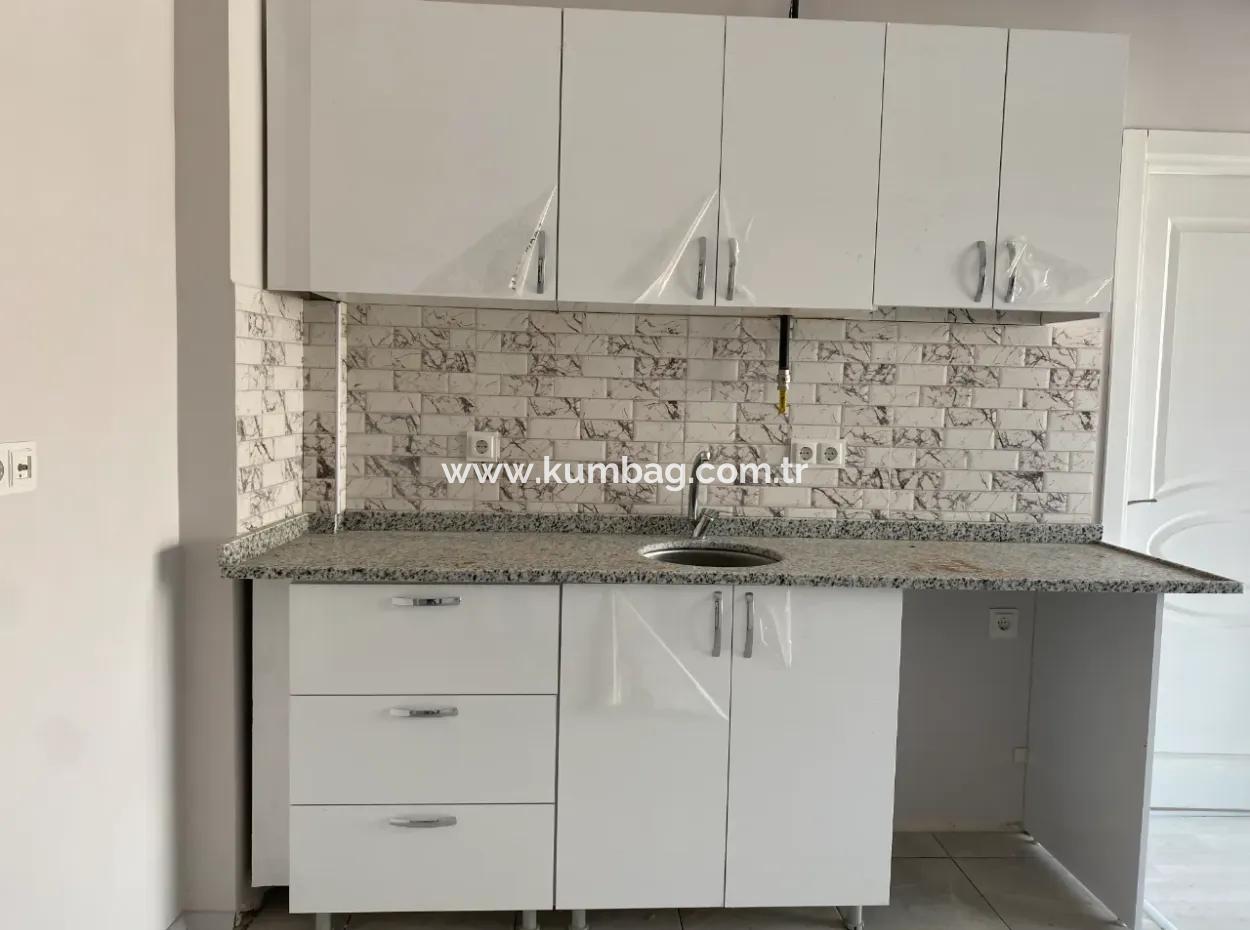 Kumbağ Pazarın Olduğu Konumda Satılık 2+1 Daire