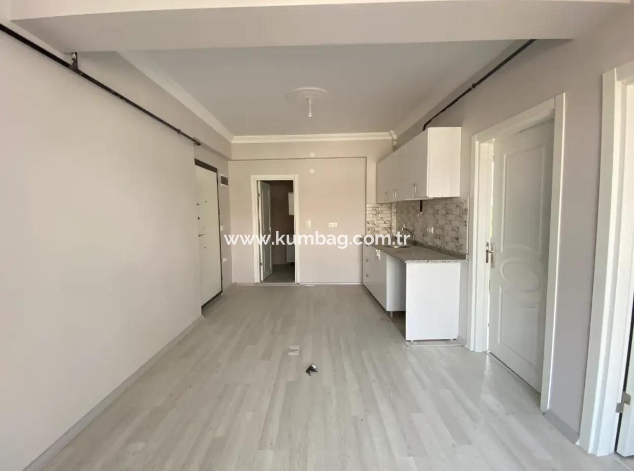 Kumbağ Pazarın Olduğu Konumda Satılık 2+1 Daire