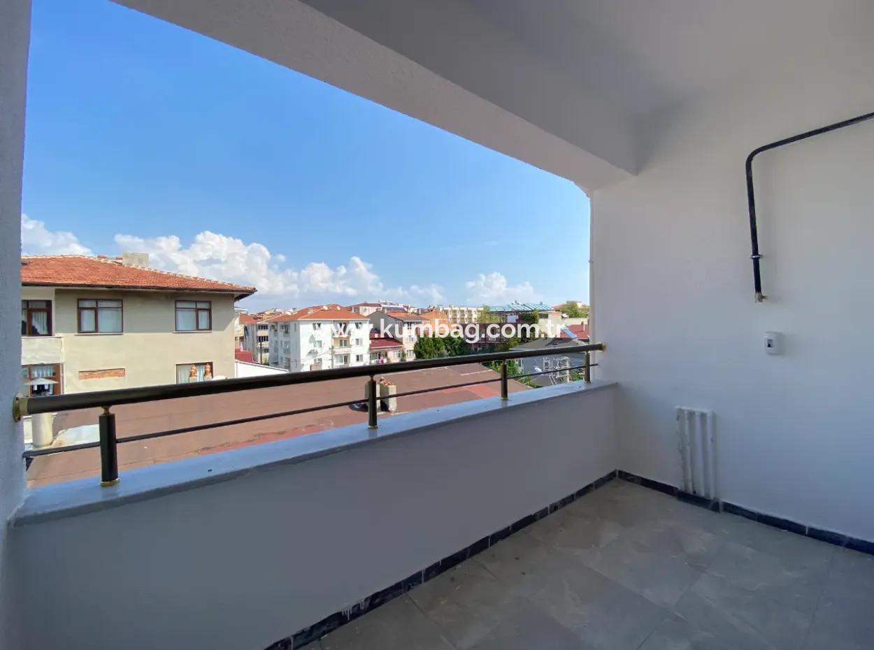 Kumbağ Pazarın Olduğu Konumda Satılık 2+1 Daire