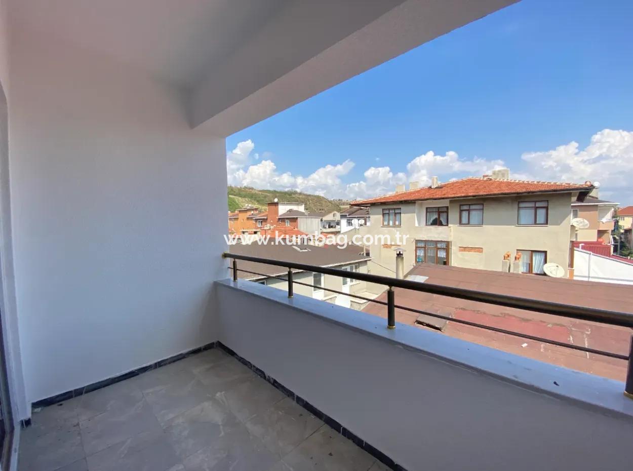 Kumbağ Pazarın Olduğu Konumda Satılık 2+1 Daire