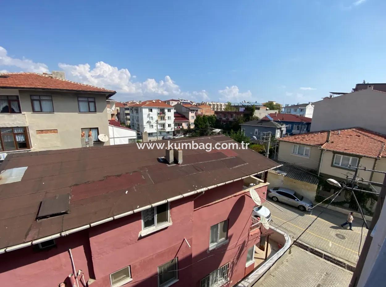 Kumbağ Pazarın Olduğu Konumda Satılık 2+1 Daire