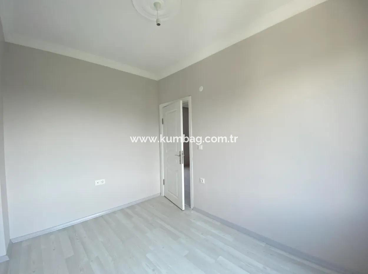 Kumbağ Pazarın Olduğu Konumda Satılık 2+1 Daire