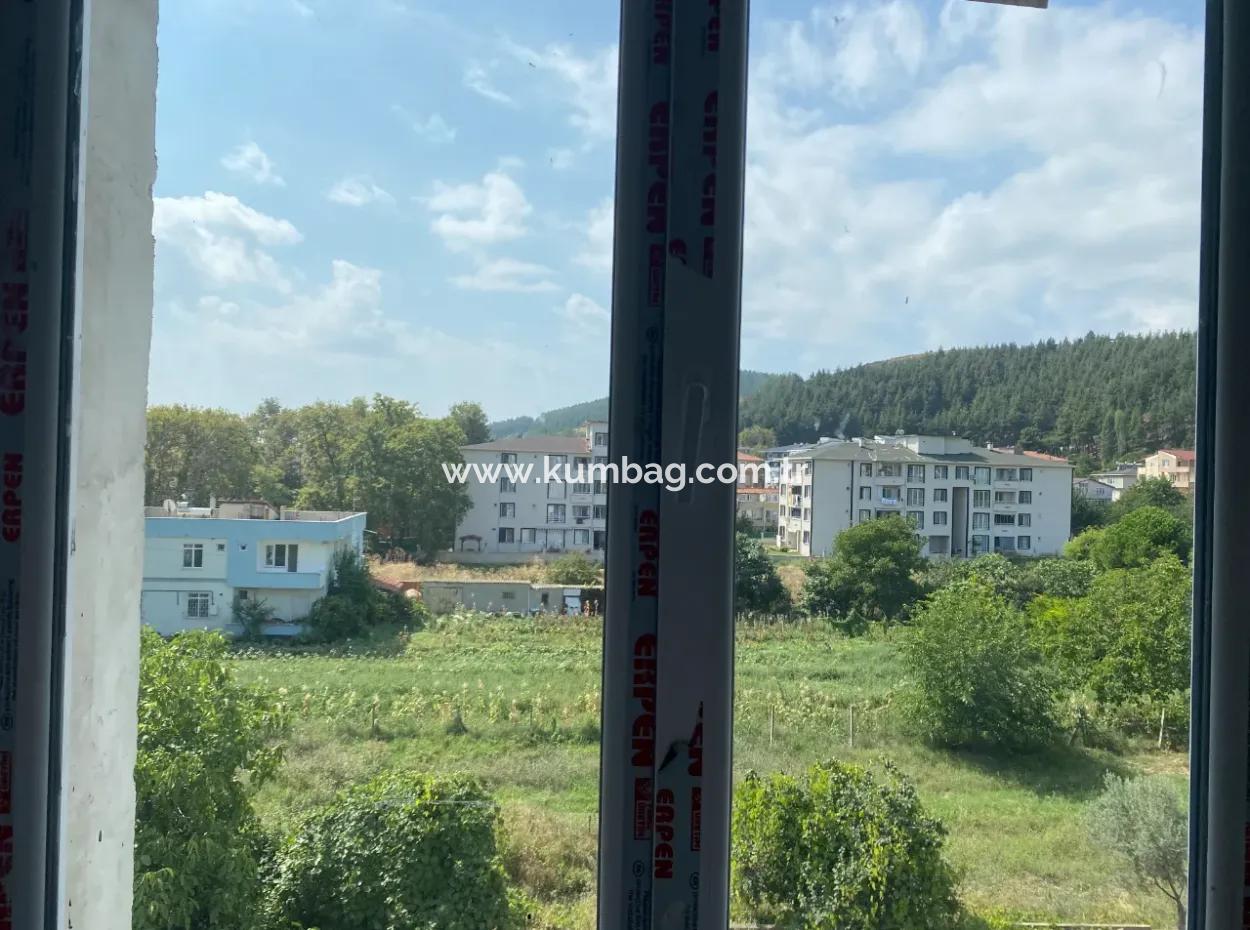 Kumbağ Pazarın Olduğu Konumda Satılık 2+1 Daire