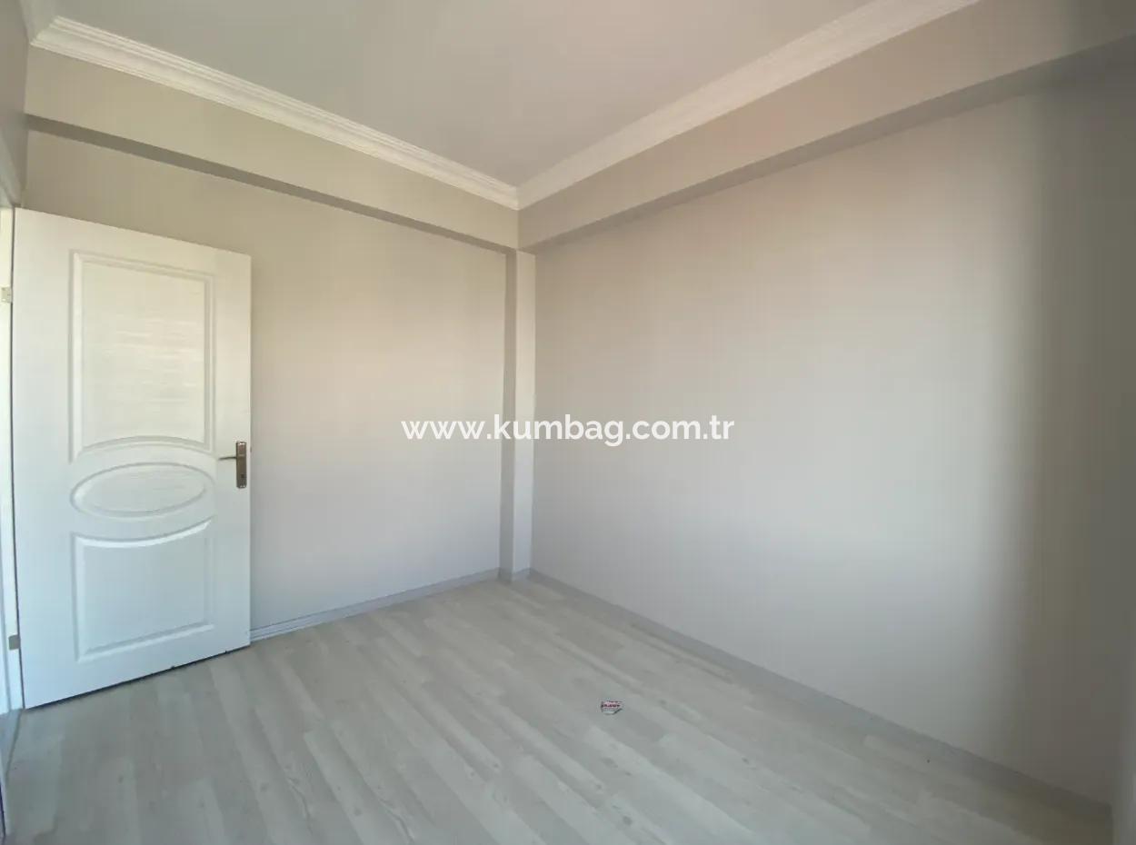 Kumbağ Pazarın Olduğu Konumda Satılık 2+1 Daire