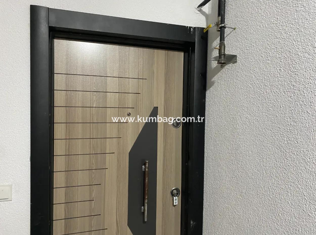 Kumbağ Pazarın Olduğu Konumda Satılık 2+1 Daire