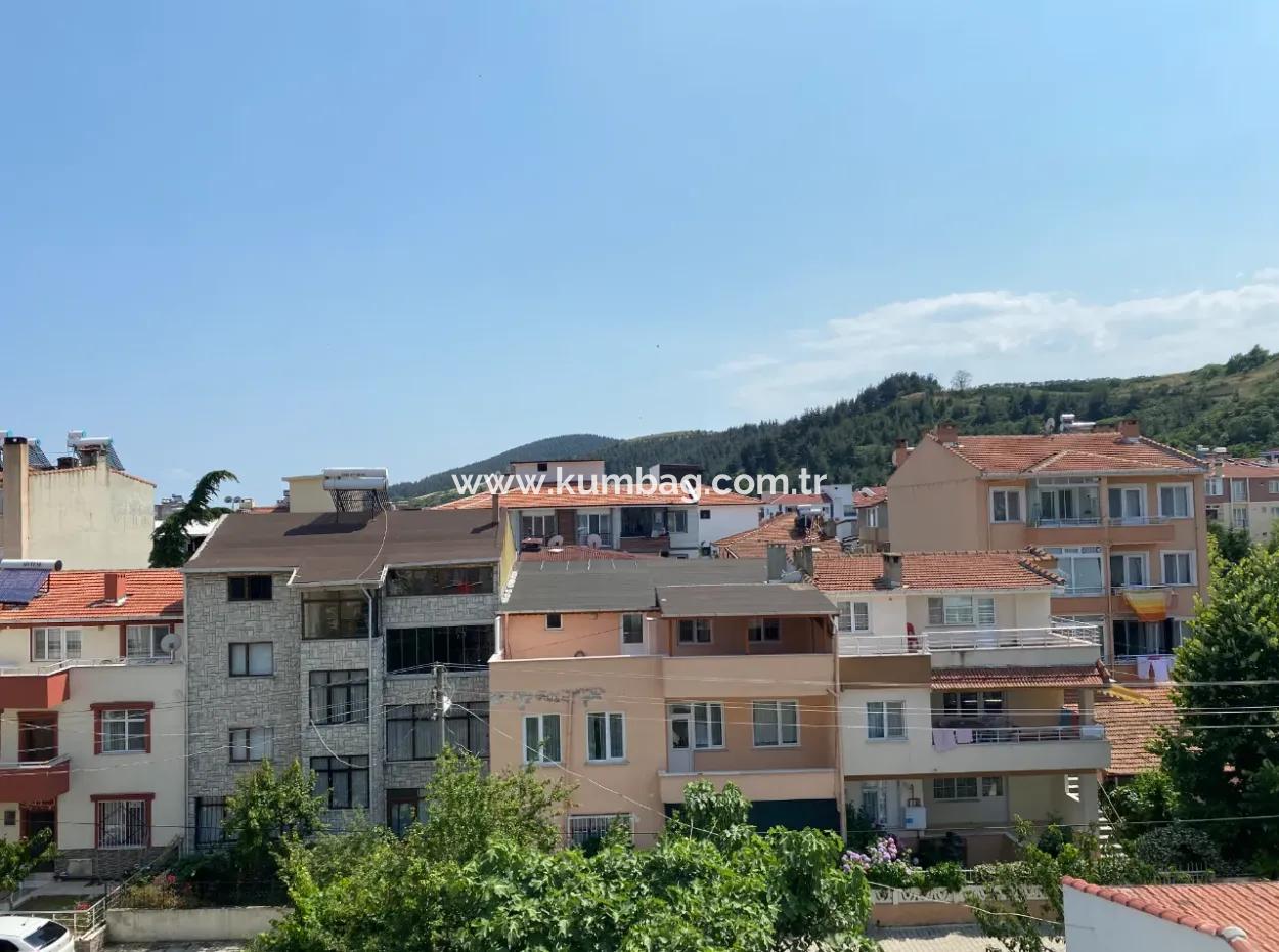 Kumbağ Pazar Sokağında Yaz-Kış Oturuma Uygun Kiralık Daireler