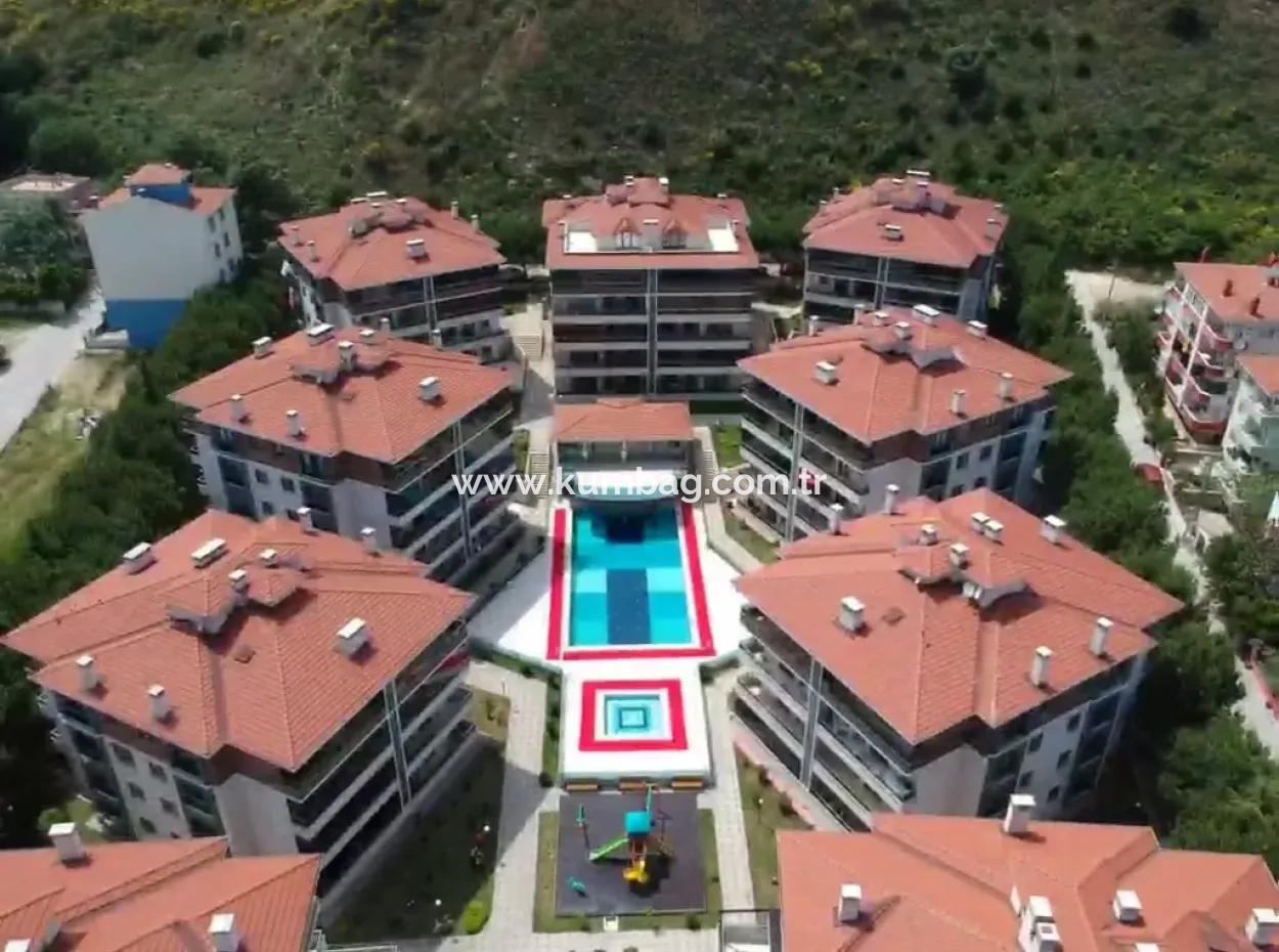 Kumbağ Havuzlu Site İçerisinde Satılık Eşyalı 2+1