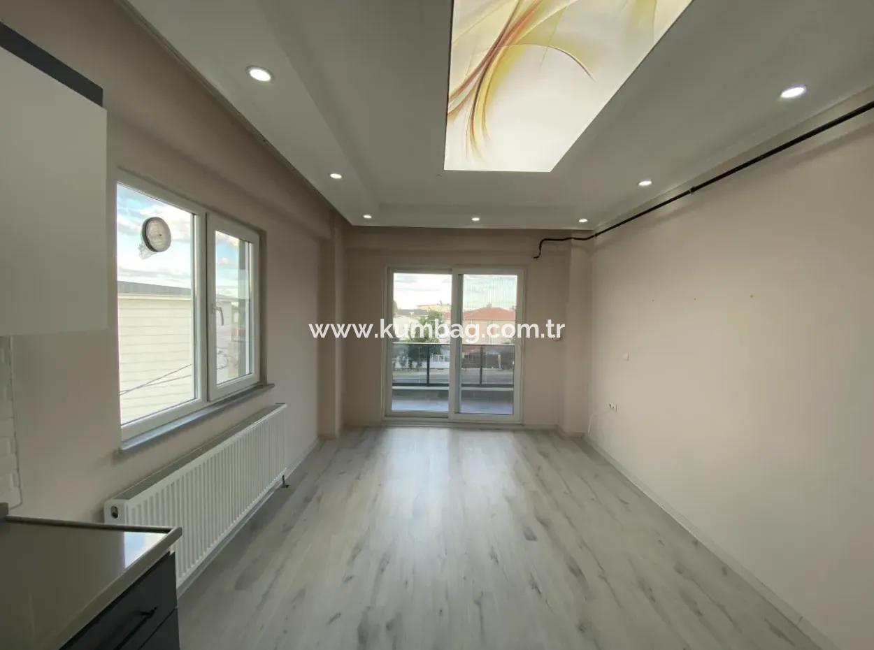 Tekirdağ Kumbağ'da Ana Cadde Üzeri Yeni Binada Kiralık 2+1 Daire